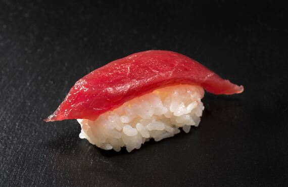 旬の新鮮な魚介で握った寿司をご提供